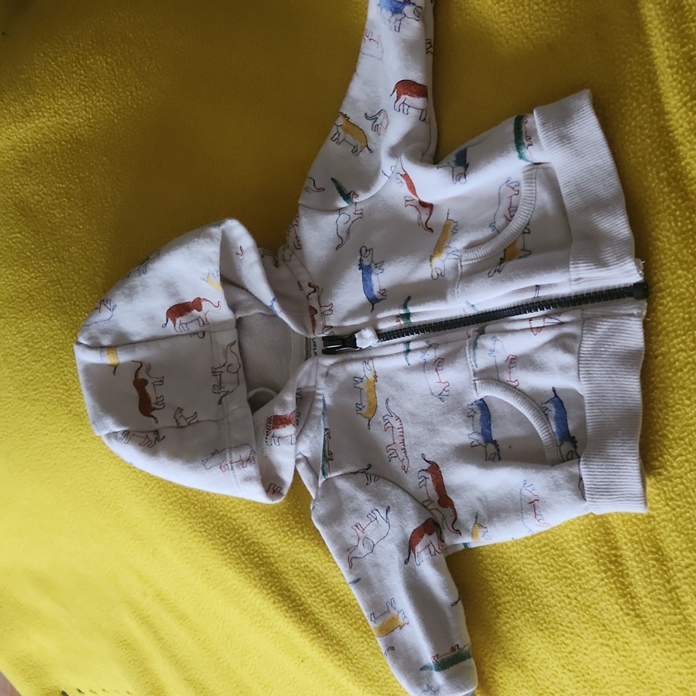 P15  Baby Hoodie lots of animals, full zipper, pockets,elastic cuffs + hem